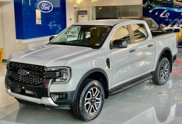 Doanh số giảm mạnh, Ford Ranger vẫn một mình 'cân' cả team bán tải