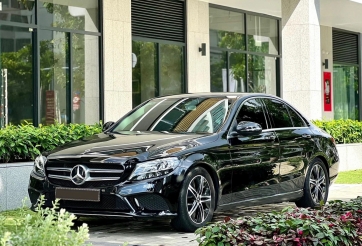 Sau 2 năm lăn bánh, xe sang Mercedes-Benz C180 rao bán lại với mức giá khó tin