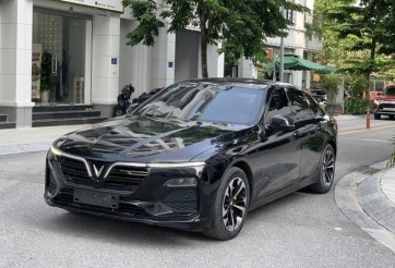 VinFast Lux A2.0 cũ giảm giá 'kịch sàn' trong tháng Ngâu, chỉ còn 'nhỉnh' 500 triệu đồng