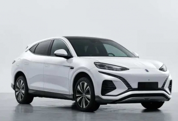 SUV điện cùng phân khúc VinFast VF8 bổ sung thêm bản mới, giá quy đổi dự kiến chưa đến 1 tỷ đồng