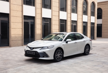 Doanh số tăng trưởng nhẹ, Toyota Camry tiếp tục 'cân' cả phân khúc
