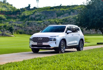 Hyundai Santa Fe tăng trưởng ấn tượng nhưng chưa thể vượt mặt Ford Everest