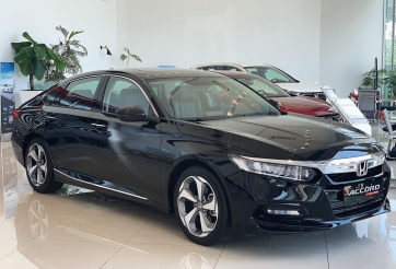 Đối thủ của Toyota Camry giảm giá sâu kỷ lục đến 250 triệu đồng