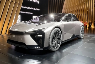 Lexus vén màn mẫu xe điện cạnh tranh BMW i4: Nội thất làm từ tre độc đáo, tầm hoạt động tới 1.000 km