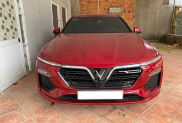 Chỉ sau 1 năm lăn bánh, VinFast Lux A2.0 chạy lướt xuống giá khó tin