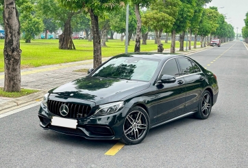 Mercedes C300 AMG cũ xuống giá ngỡ ngàng sau 7 năm lăn bánh
