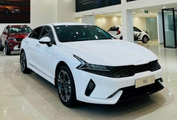 Đối thủ của Toyota Camry giảm giá 'sập sàn' đến hơn 100 triệu đồng