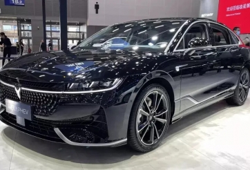 Sedan Voyah Passion PHEV 2023 ra mắt: Dài hơn 5 mét, giá quy đổi chưa đến 900 triệu đồng