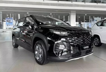 Hyundai Custin giảm giá sâu tại đại lý, quyết đấu Toyota Innova Cross