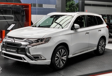 Mitsubishi Việt Nam 'chơi lớn': Pajero Sport giảm gần 140 triệu, giá lăn bánh Outlander rẻ chưa từng có