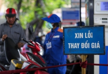 Giá xăng dầu giảm mạnh, RON 95 chỉ còn hơn 22.000 đồng/lít