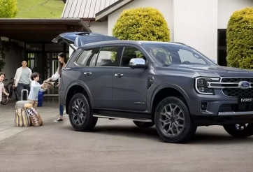 Ford Everest được hãng ưu đãi phí trước bạ, quyết đấu Toyota Fortuner