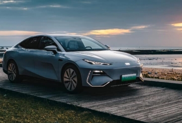 Geely Galaxy E8 - Sedan điện hạng sang của hãng xe vừa vào Việt Nam ra mắt, giá quy đổi từ hơn 600 triệu đồng