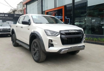Xả hàng tồn kho, đối thủ của Ford Ranger giảm giá sâu kỷ lục lên đến 170 triệu đồng