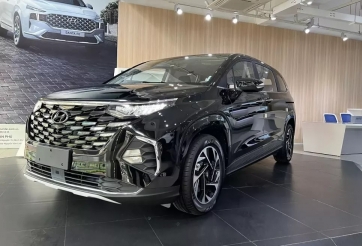 Hyundai Custin giảm giá 'sập sàn' tại đại lý, quyết đua doanh số với Toyota Innova Cross