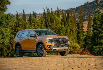 Hyundai Santa Fe 'ngậm ngùi' nhường lại ngôi vương cho Ford Everest