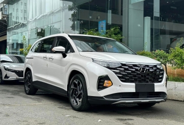 Hyundai Custin tiếp tục giảm giá mạnh tại đại lý, tăng lực đấu Innova Cross