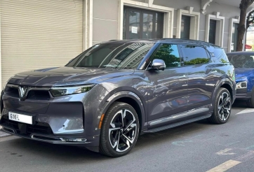 Giật mình với giá chào bán của VinFast VF 9 'siêu lướt' mới lăn bánh 2.000 km
