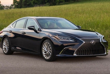 Lăn bánh 2 năm, Lexus ES 300h 'siêu tiết kiệm xăng' chạy lướt chào bán với mức giá rẻ không ngờ
