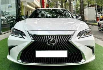 Sau 5 năm lăn bánh, Lexus ES 250 'lướt' rớt giá ngỡ ngàng trên sàn xe cũ