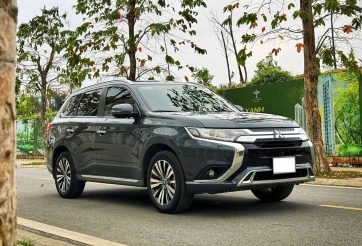 Bất ngờ giá chào bán của Mitsubishi Outlander 'lướt' sau 2 năm lăn bánh