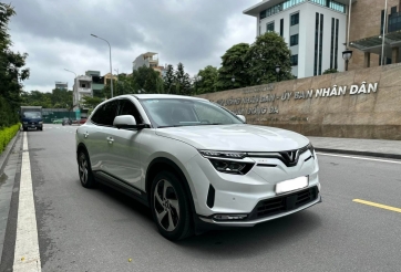 VinFast VF 8 chạy lướt 20.000 km lên sàn xe cũ với mức giá rẻ bất ngờ