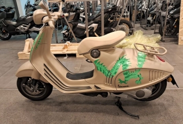 Chiêm ngưỡng Vespa 946 Dragon đầu tiên tại Việt Nam, giá dự kiến không dưới 2 tỷ đồng