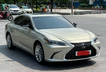 Sau 2 năm lăn bánh, sedan hạng sang Lexus ES 250 'lướt' bán lại với giá khó tin
