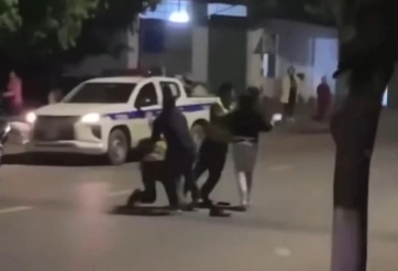 Tạm giữ hai đối tượng vi phạm nồng độ cồn, tấn công CSGT khi xin 'tha' không được