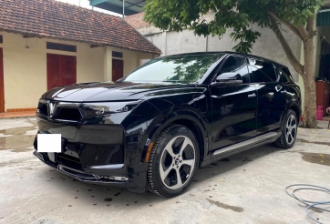 Xe điện VinFast VF 9 'lướt' rớt giá ngang ngửa một chiếc Honda BR-V chỉ sau 1 năm lăn bánh