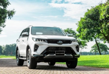 Toyota Fortuner tăng trưởng ấn tượng, Ford Everest tiếp tục thống trị phân khúc