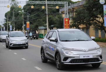 Có nên mua ô tô điện VinFast làm xe chạy dịch vụ?