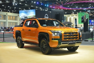 Ảnh thực tế của Mitsubishi Triton 2024 sắp bán tại Việt Nam, động cơ sánh ngang Ranger Wildtrak và Raptor
