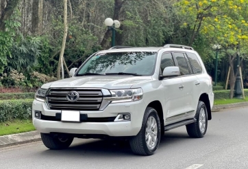 Ngỡ ngàng giá chào bán của Toyota Land Cruiser cũ sau 7 năm lăn bánh