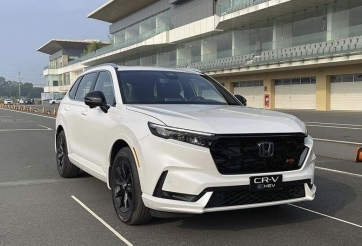 Ngược dòng thị trường, Honda CR-V hybrid bán kênh giá 30 triệu đồng tại đại lý