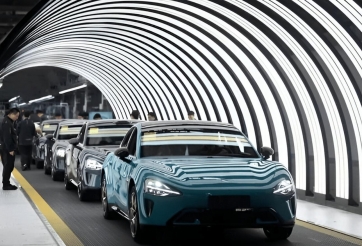 'Tuyệt tác' Xiaomi SU7 nhận hơn 100.000 đơn hàng, khách hàng phải chờ 'dài cổ' mới được giao xe