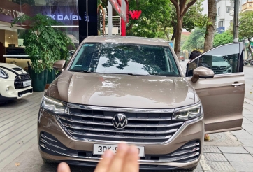 Giật mình với tốc độ khấu hao của MPV 'cận sang' Volkswagen Viloran chạy lướt 2.000 km