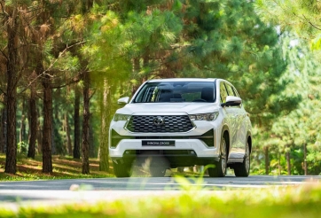 Doanh số xe hybrid tăng gấp ba lần, Toyota Innova Cross ăn khách nhất phân khúc