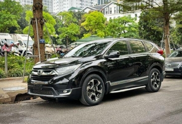 Sau 5 năm sử dụng, Honda CR-V cũ trượt giá ngang một chiếc Toyota Vios 'đập hộp'