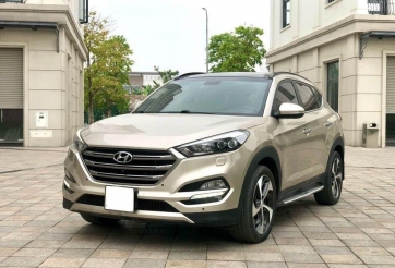 Lăn bánh 7 năm, Hyundai Tucson cũ trượt giá ngang một chiếc Accent 'đập hộp'