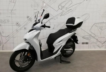 Honda SH 2024 ra mắt màu mới đẹp mê ly, giá quy đổi hơn 100 triệu đồng