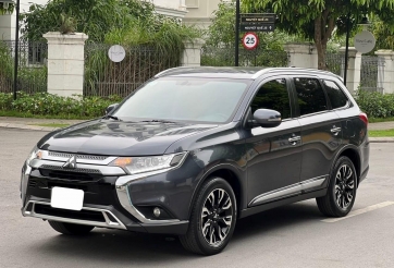 Lăn bánh 4 năm, Mitsubishi Outlander cũ bán lại với giá ngang một chiếc Honda City 'đập hộp'