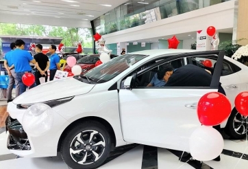 Giá ô tô đồng loạt giảm mạnh nhưng người dùng Việt vẫn không vội mua xe