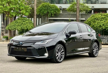 Bất ngờ giá chào bán của Toyota Corolla Altis Hybrid 'lướt' sau 2 năm lăn bánh