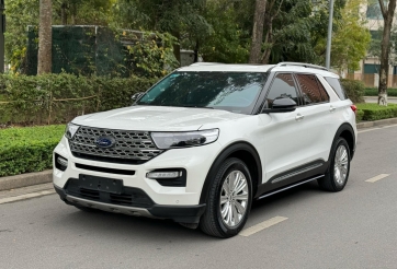 Lăn bánh 2 năm, SUV 7 chỗ Ford Explorer lên sàn xe cũ với giá khó tin