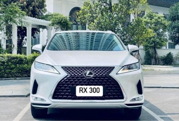 Sau 4 năm sử dụng, Lexus RX 300 'lướt' được rao bán với giá khó tin
