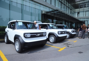 Cận cảnh VinFast VF 3 bản thử nghiệm: Mâm xe, cản trước khác bản concept, nội thất rộng rãi bất ngờ