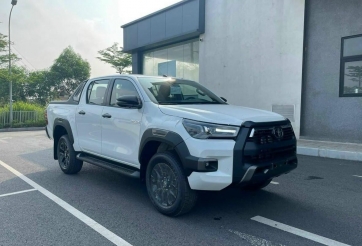 Toyota Hilux 2024 cập bến thị trường Việt, giá khởi điểm từ 688 triệu đồng