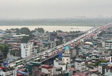 Cầu Vĩnh Tuy 2 thông xe chưa được một năm nhưng đã bị ngập nặng khi mưa lớn