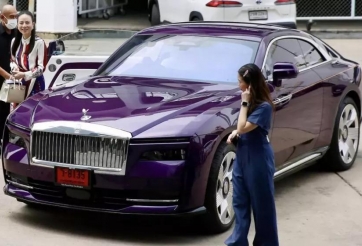Nữ tỷ phú Madam Pang tậu xe điện Rolls-Royce Spectre màu tím có giá quy đổi hơn 20 tỷ đồng